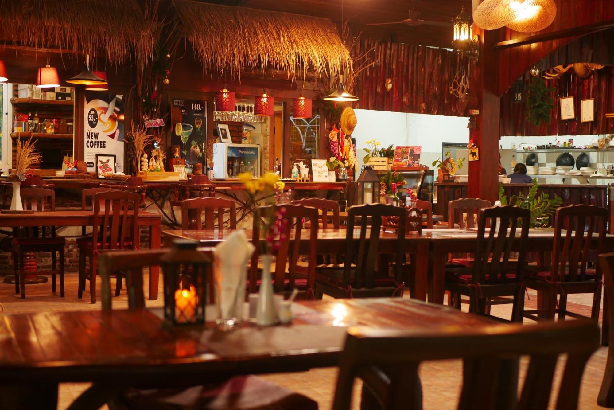 Big Elk Steak House - Homestay 트랏 외부 사진